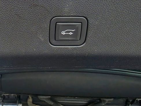 Used 2024 Chevrolet Tahoe LT AWD/4WD image 13