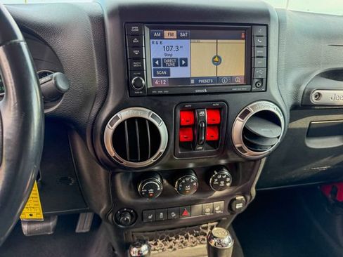 Used 2015 Jeep Wrangler Unlimited Sahara w/ Max Tow Package AWD/4WD image 11