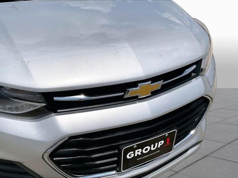 Used 2022 Chevrolet Trax LT AWD/4WD image 28