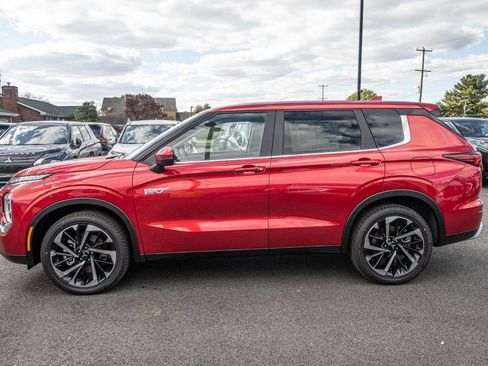 New 2025 Mitsubishi Outlander 4WD Plug-In Hybrid image 4