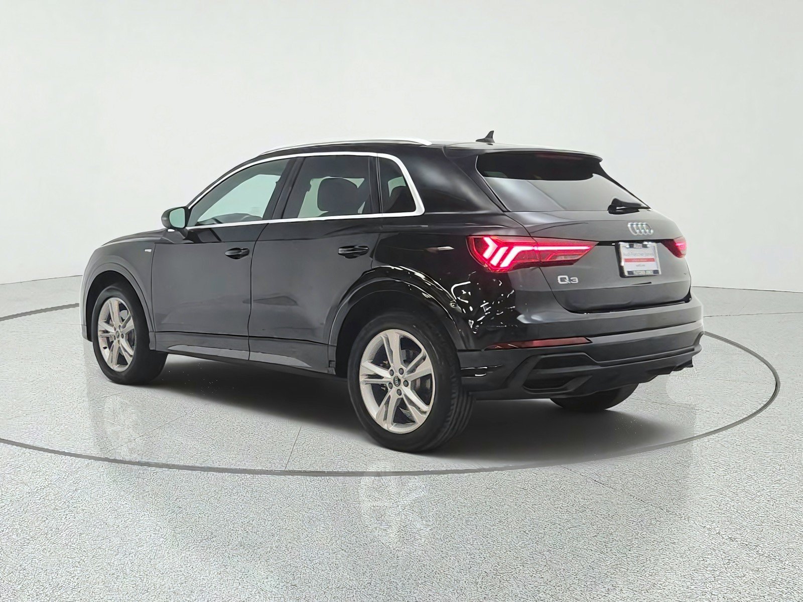Used 2024 Audi Q3 2.0T Premium w/ Convenience Package AWD/4WD image 7