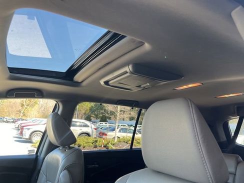 Used 2018 Honda Pilot Touring image 35