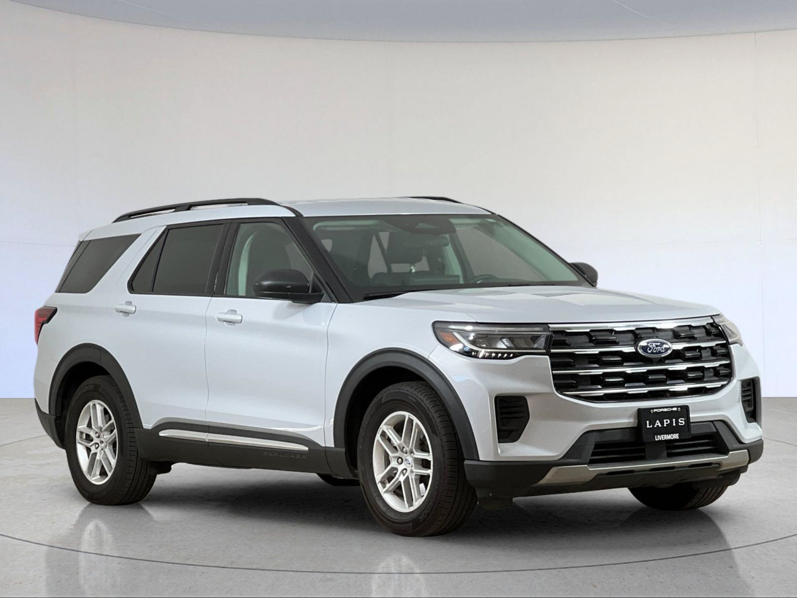 Used 2025 Ford Explorer Active RWD image 10