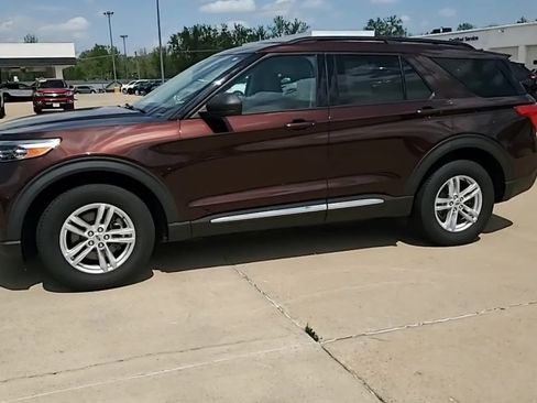 Used 2020 Ford Explorer XLT AWD/4WD image 5