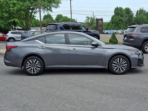 Used 2023 Nissan Altima 2.5 SV AWD/4WD image 9