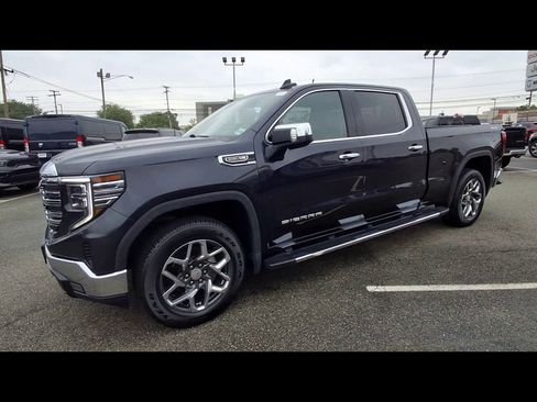 Used 2024 GMC Sierra 1500 SLT w/ SLT Convenience Package AWD/4WD image 4