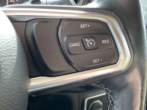 Certified 2019 Jeep Wrangler Unlimited Sahara AWD/4WD image 32