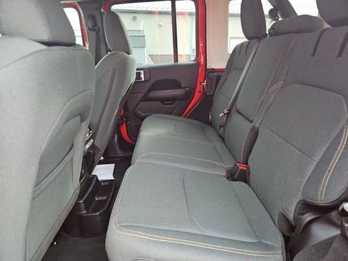 Used 2025 Jeep Wrangler Unlimited Sahara image 16