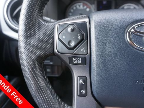 Used 2019 Toyota Tacoma TRD Sport AWD/4WD image 4