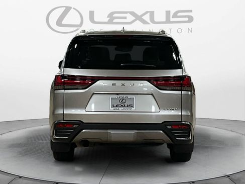 Used 2022 Lexus LX 600 4WD w/ Luxury Package image 4