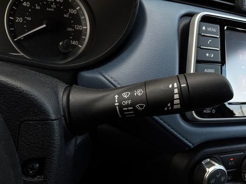 Used 2025 Nissan Versa SV FWD image 32