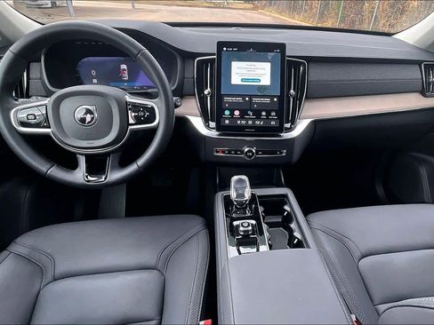 Used 2025 Volvo XC90 B6 Plus image 14