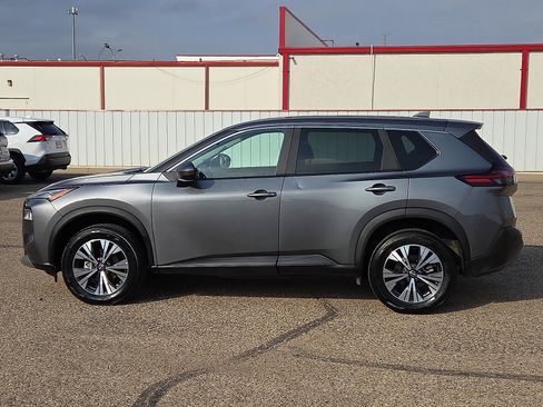 Used 2023 Nissan Rogue SV image 2