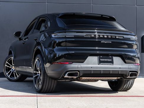 Certified 2026 Porsche Cayenne Coupe AWD/4WD image 3
