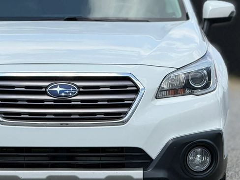 Used 2017 Subaru Outback 3.6R Touring AWD/4WD image 12