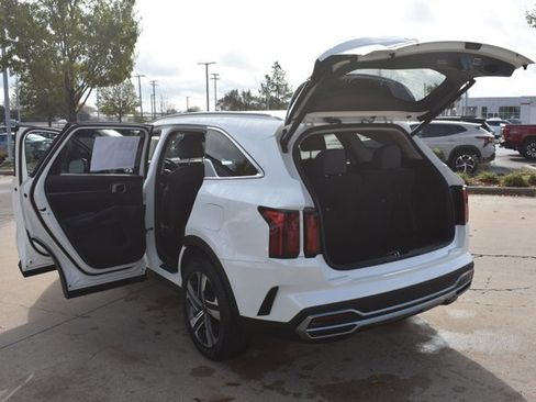 Used 2024 Kia Sorento EX image 18