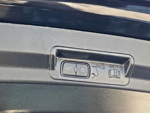 Used 2022 Ford Explorer Platinum w/ Equipment Group 601A image 19