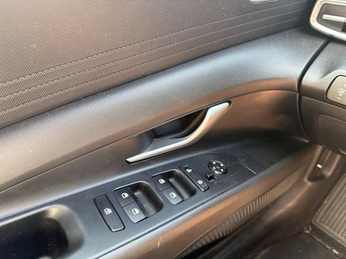 Certified 2025 Hyundai Elantra SE FWD image 27