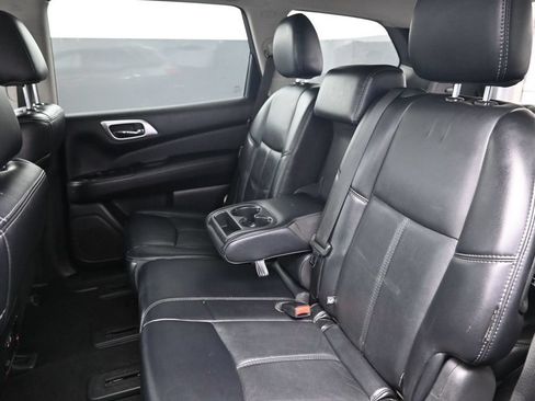 Used 2019 Nissan Pathfinder SL AWD/4WD image 17