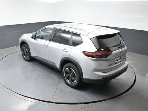 Used 2025 Nissan Rogue SV AWD/4WD image 45