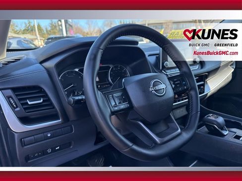 Used 2025 Nissan Rogue SV image 14