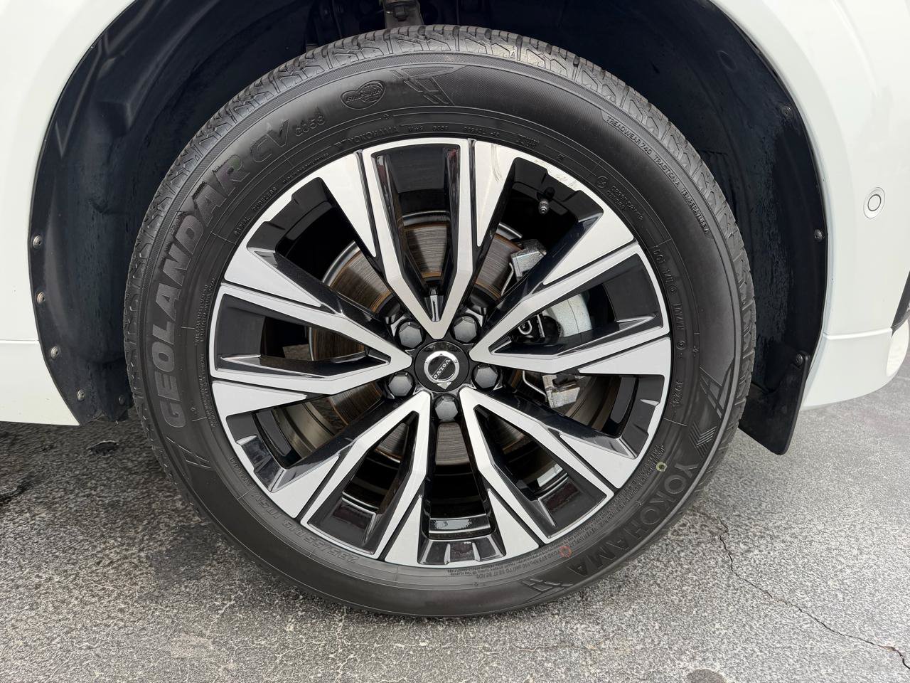 Used 2023 Volvo XC60 B5 Plus AWD/4WD image 28