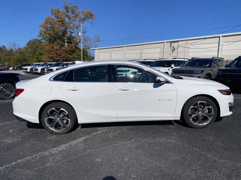 Used 2024 Chevrolet Malibu LT image 3