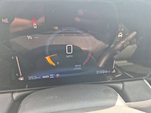 Used 2025 Chevrolet TrailBlazer LT AWD/4WD image 6