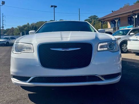 Used 2019 Chrysler 300 Touring L w/ Quick Order Package 22F image 5