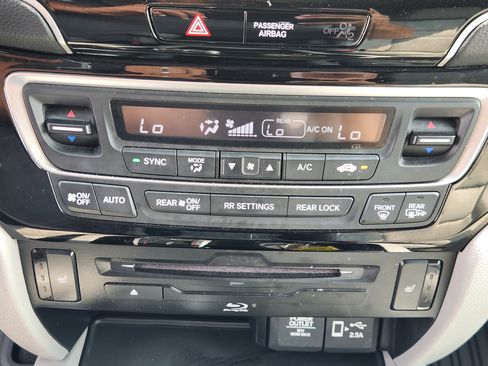 Used 2020 Honda Pilot Touring image 22