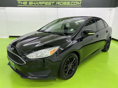 Used 2017 Ford Focus SE FWD image 5
