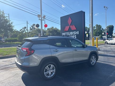 Used 2023 GMC Terrain SLE w/ Driver Convenience Package AWD/4WD image 3
