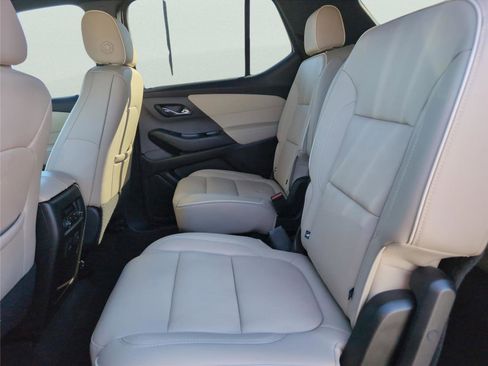 Used 2023 Chevrolet Traverse Premier image 28