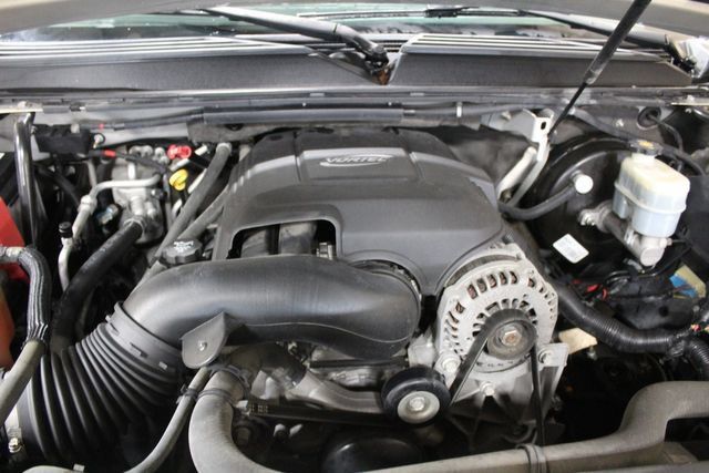 Used 2007 Chevrolet Suburban LT w/ LT Preferred Equipment Group AWD/4WD image 31