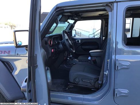 Used 2024 Jeep Wrangler Unlimited Rubicon w/ Technology Group AWD/4WD image 8