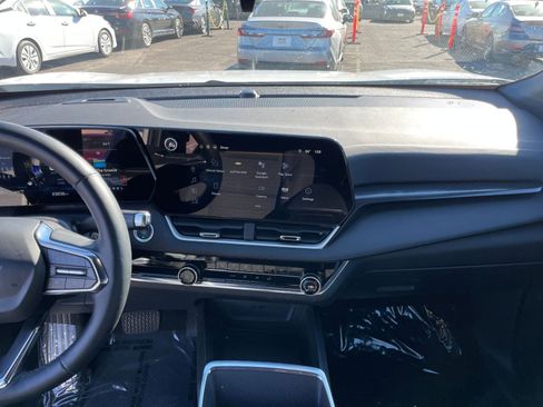 Used 2025 Chevrolet Equinox LT image 18