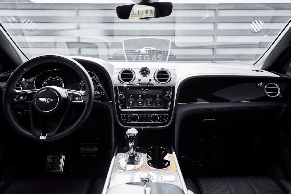 Used 2017 Bentley Bentayga AWD/4WD image 48