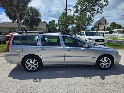 Used 2005 Volvo V70 2.4 image 8