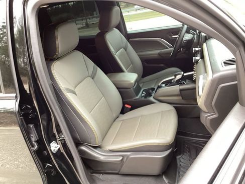 Used 2024 Chevrolet Colorado ZR2 w/ ZR2 Convenience Package III image 31