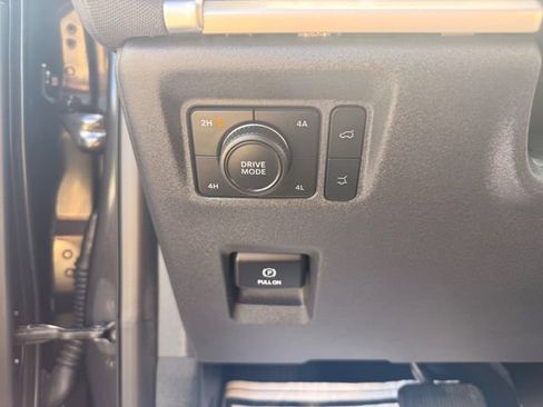 Used 2025 Ford Expedition Active AWD/4WD image 5