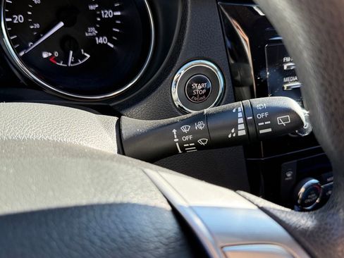 Used 2015 Nissan Rogue SV w/ SV Moonroof Package image 21