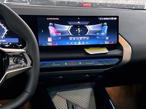 Used 2025 BMW X3 xDrive30i w/ Premium Package image 9