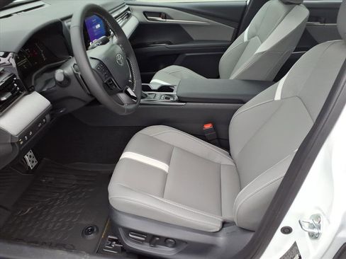 New 2026 Toyota Camry SE FWD image 3