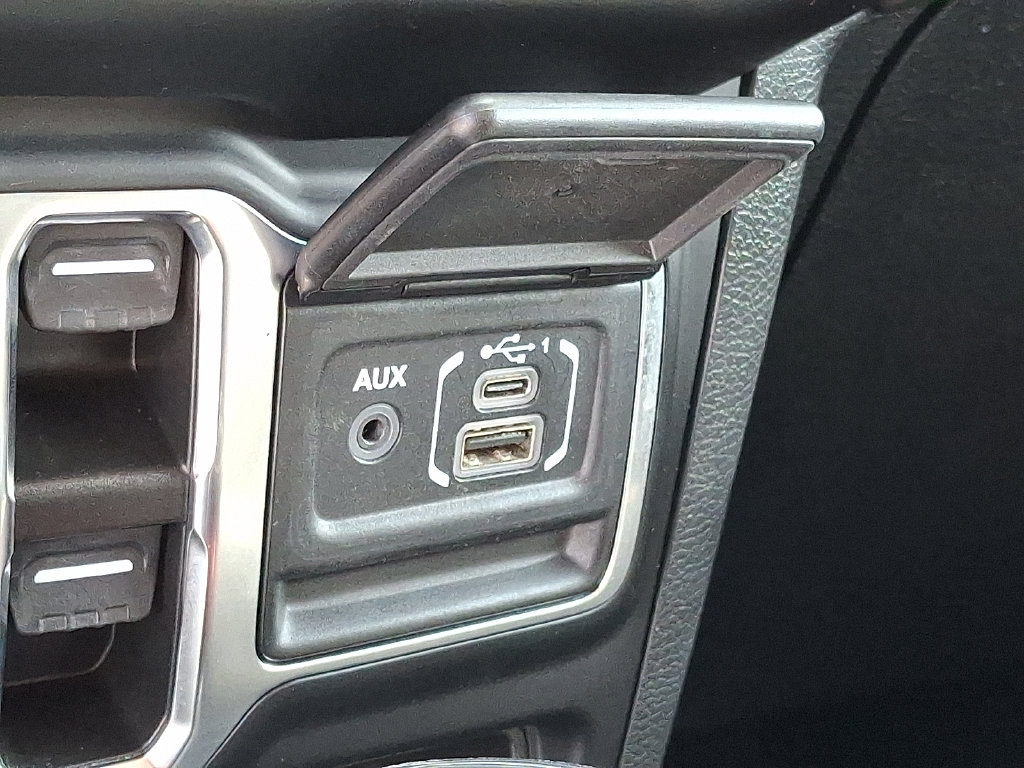 Used 2023 Jeep Wrangler Unlimited Sahara AWD/4WD image 26
