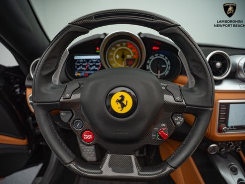 Used 2015 Ferrari California T image 24