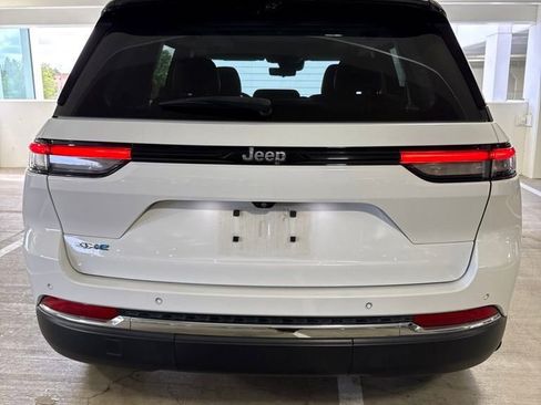 Used 2022 Jeep Grand Cherokee Limited 4xe w/ Luxury Tech Group II AWD/4WD image 6