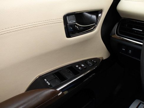 Used 2015 Toyota Avalon XLE Premium image 18