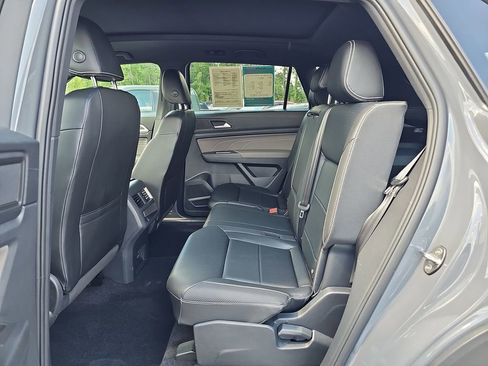 Used 2022 Volkswagen Atlas Cross Sport SEL R-Line AWD/4WD image 16