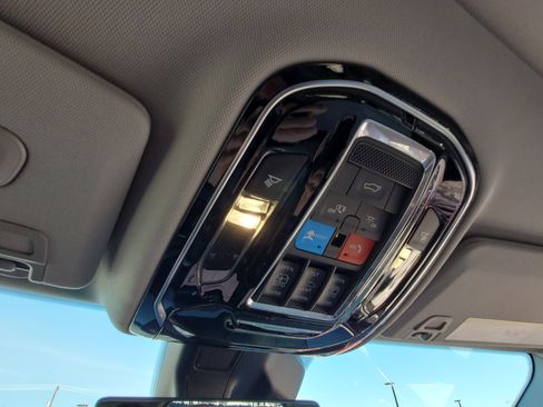 Used 2022 Jeep Grand Cherokee Overland w/ Advanced Protech Group III image 28