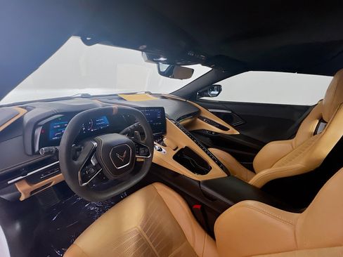Used 2023 Chevrolet Corvette Stingray Premium Conv w/ Z51 Performance Package RWD image 16